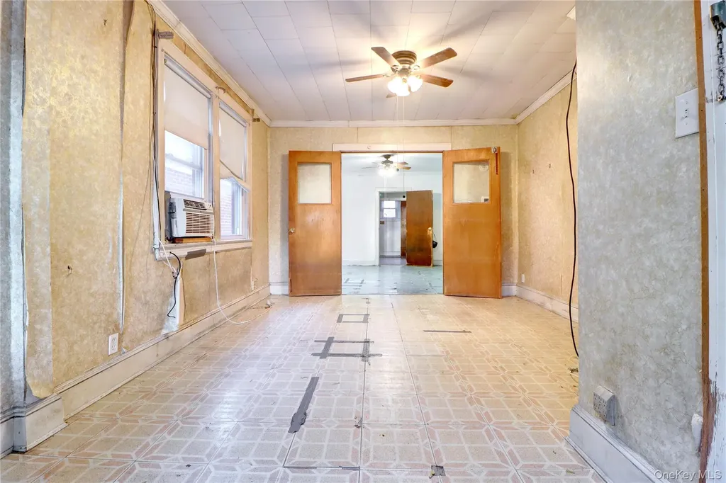 69-15 69th Place Glendale NY 11385