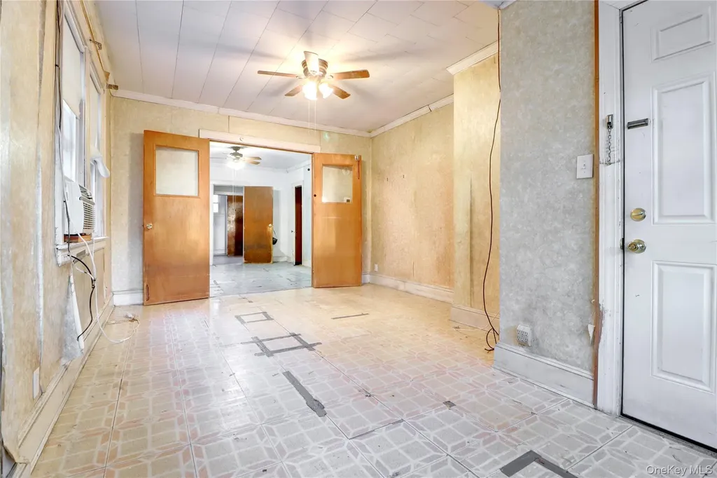 69-15 69th Place Glendale NY 11385