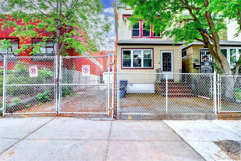 69-15 69th Place Glendale NY 11385