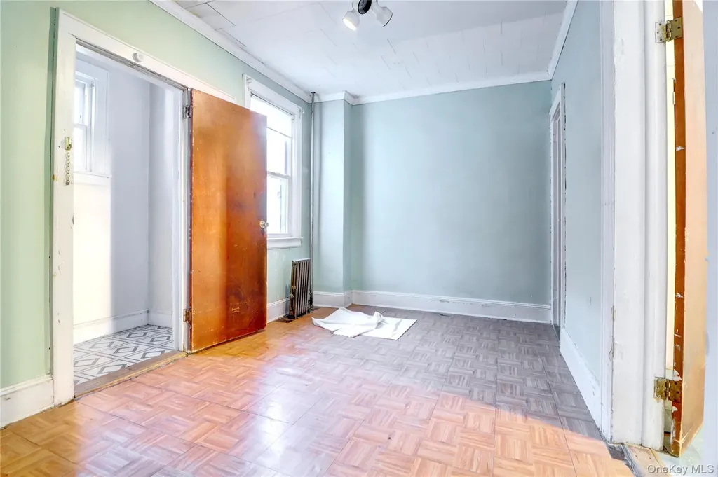 69-15 69th Place Glendale NY 11385