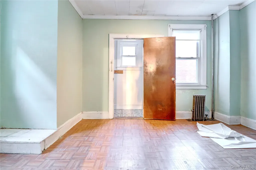 69-15 69th Place Glendale NY 11385