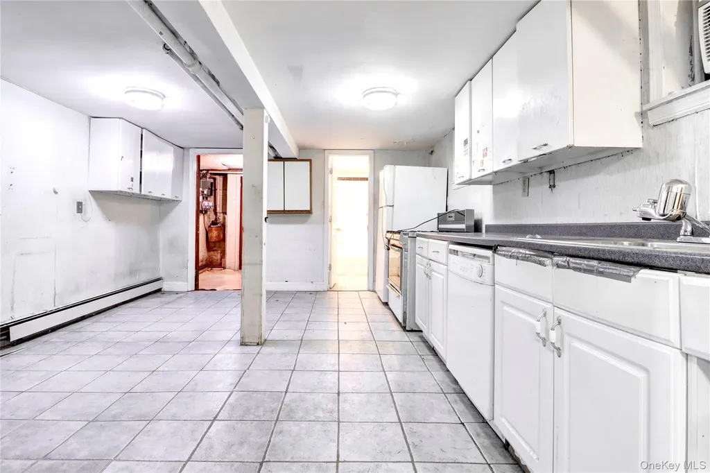 69-15 69th Place Glendale NY 11385
