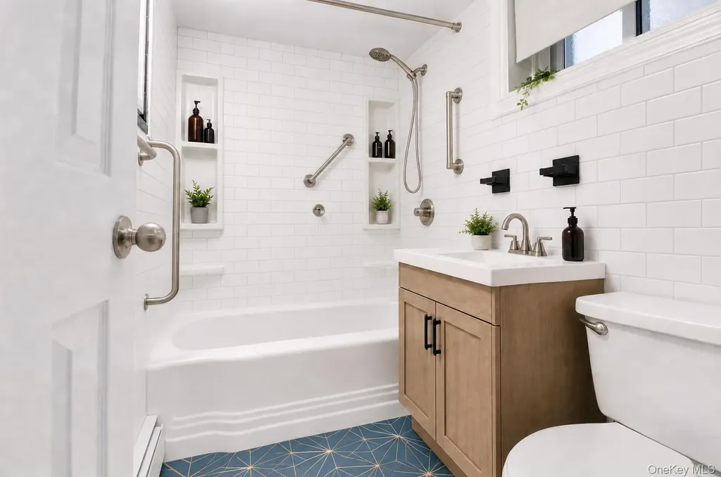 69-15 69th Place Glendale NY 11385