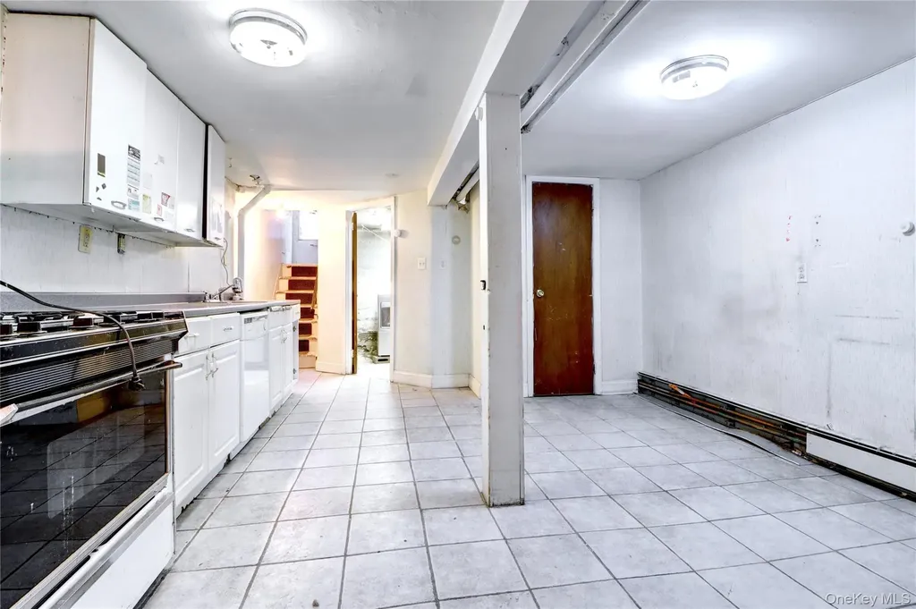 69-15 69th Place Glendale NY 11385
