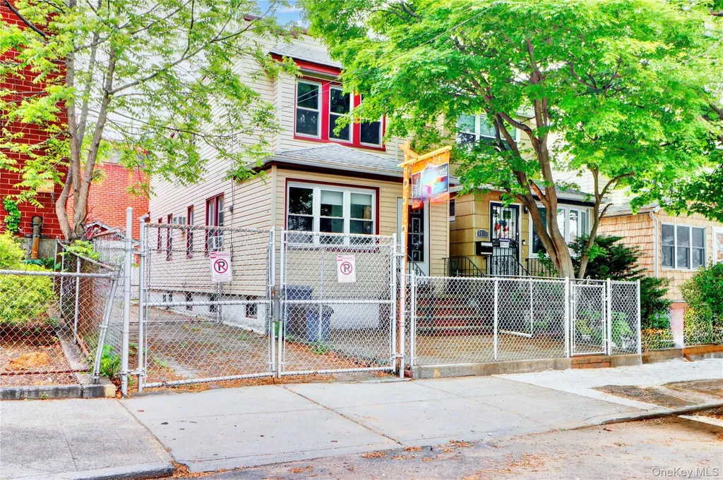 69-15 69th Place Glendale NY 11385