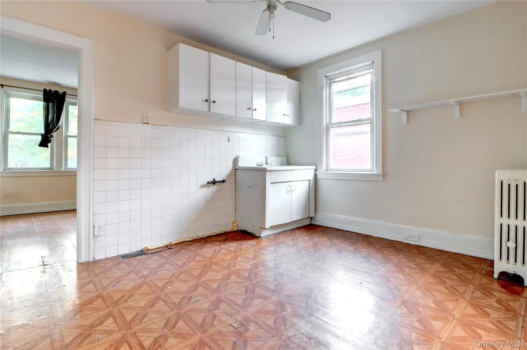69-15 69th Place Glendale NY 11385