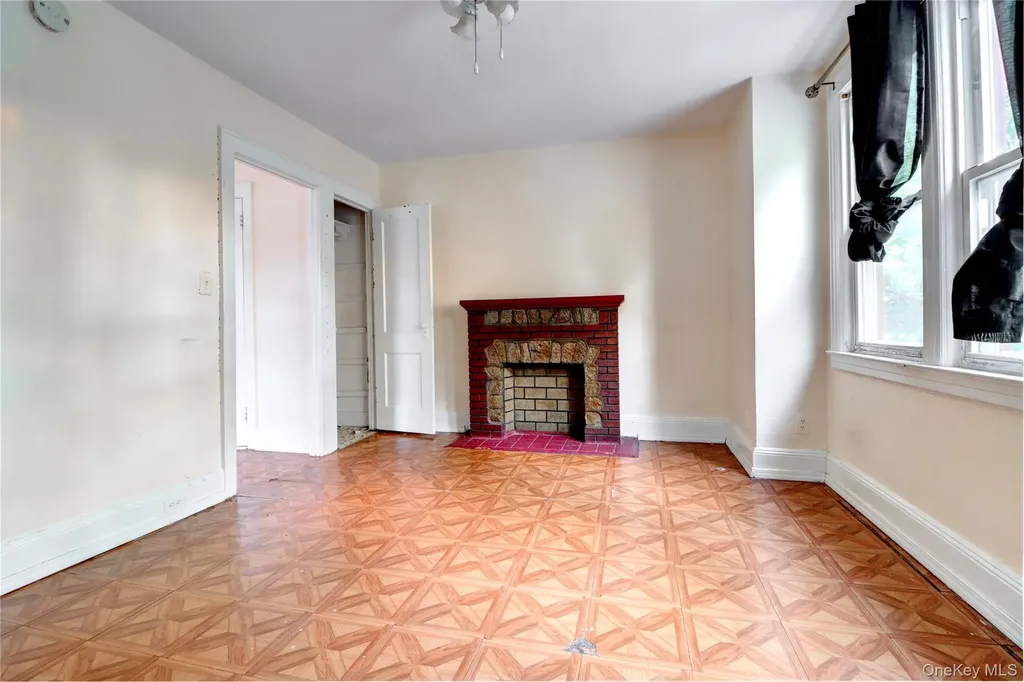 69-15 69th Place Glendale NY 11385
