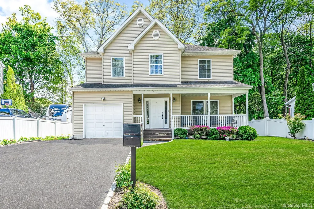 72 Rushmore Street South Huntington NY 11746