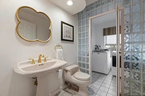 68 A Carlton Avenue Port Washington NY 11050