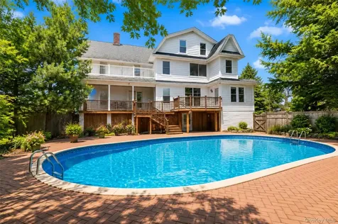 68 A Carlton Avenue Port Washington NY 11050