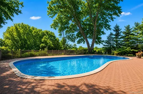 68 A Carlton Avenue Port Washington NY 11050