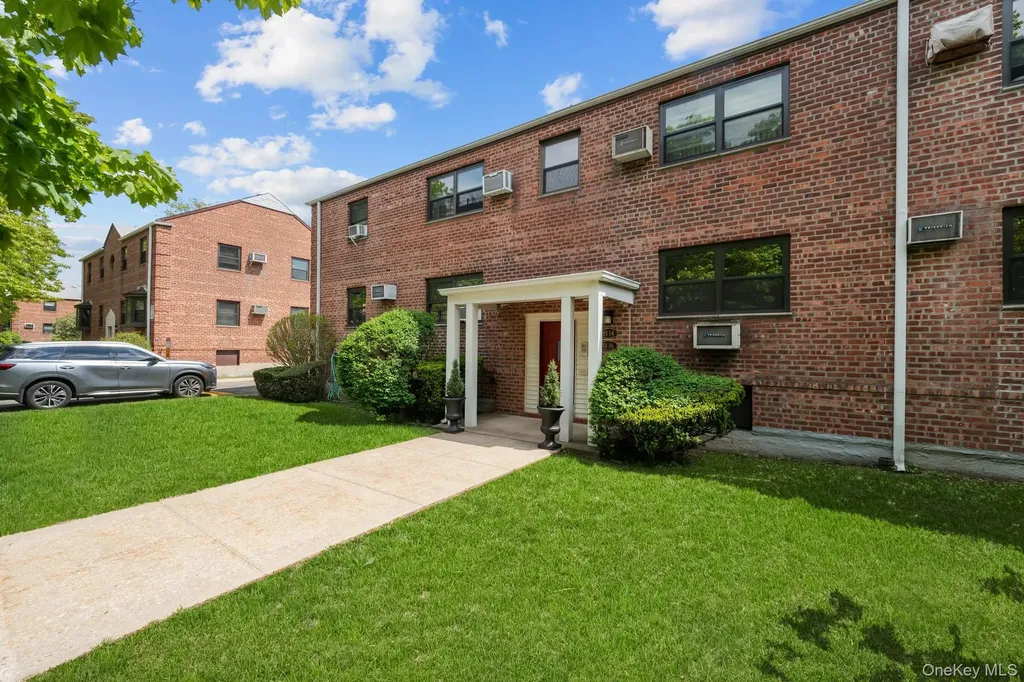 81-16 155 Howard Beach NY 11414
