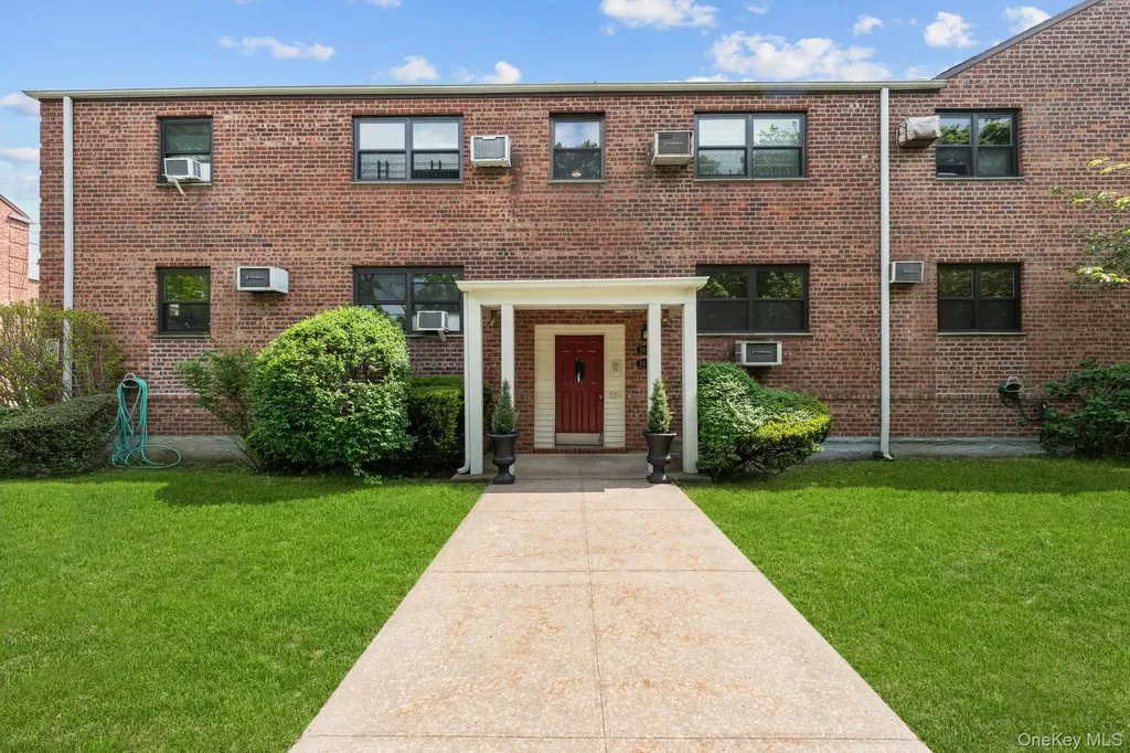 81-16 155 Howard Beach NY 11414
