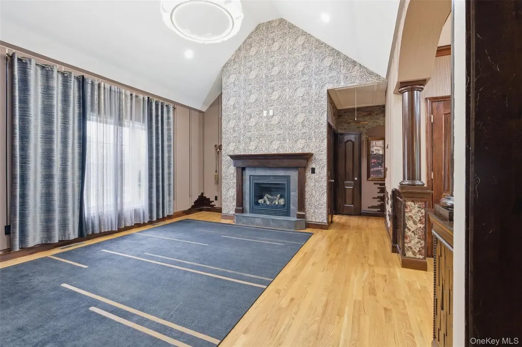 10 Village Gate Way Monroe NY 10950