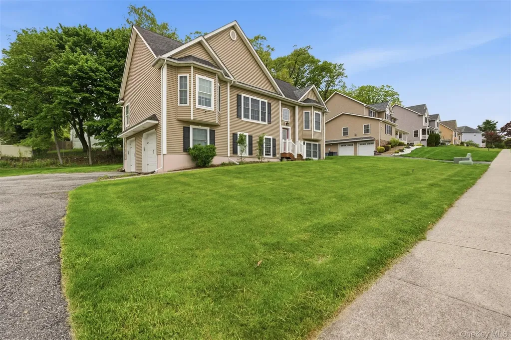 10 Village Gate Way Monroe NY 10950