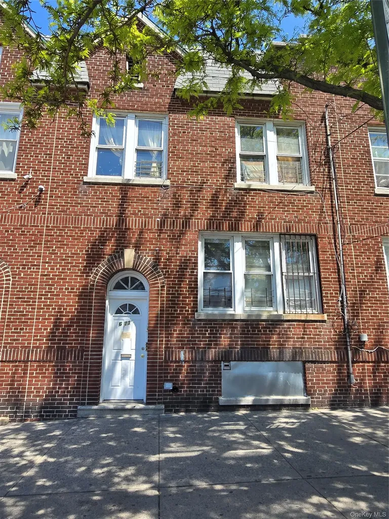 677 E 241st Street Bronx NY 10470