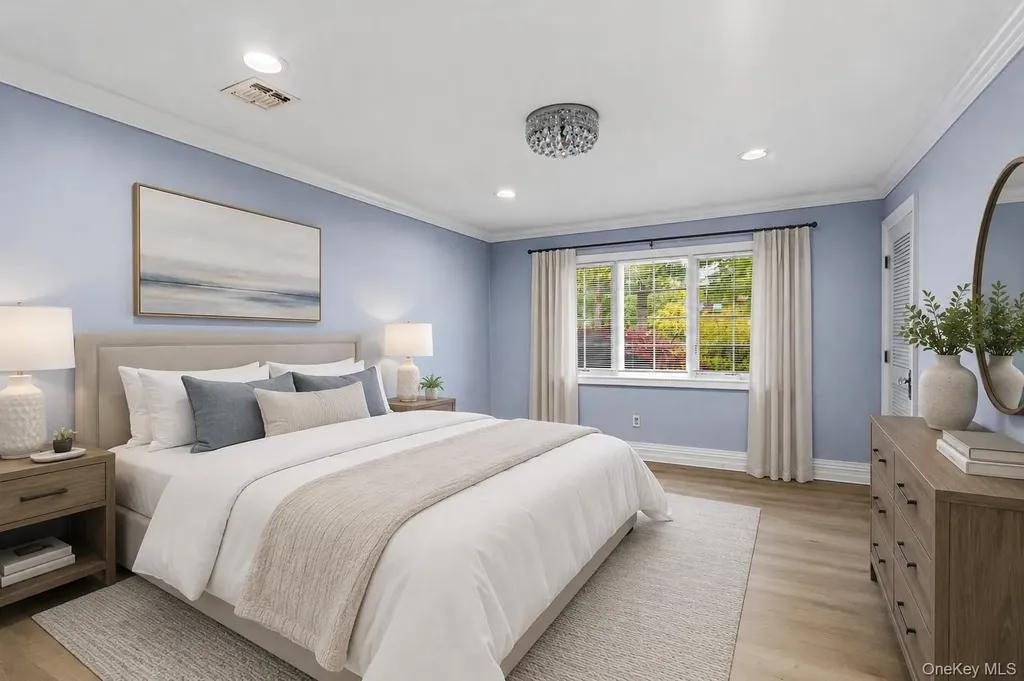 18 Sherwood Lane Roslyn Heights NY 11577