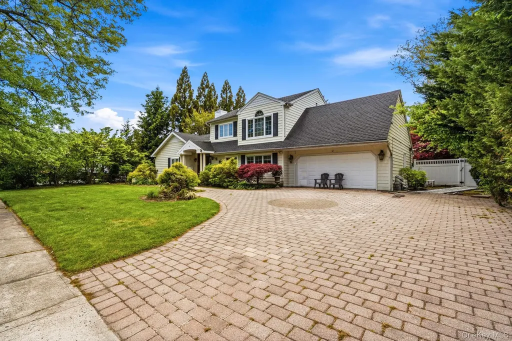 18 Sherwood Lane Roslyn Heights NY 11577