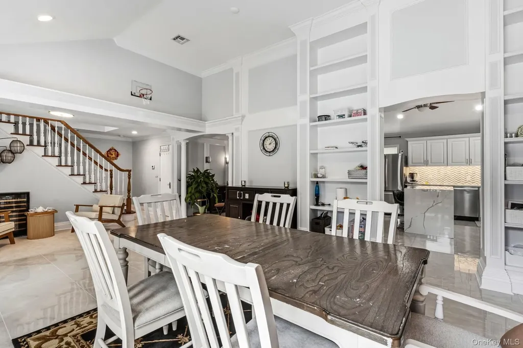 18 Sherwood Lane Roslyn Heights NY 11577