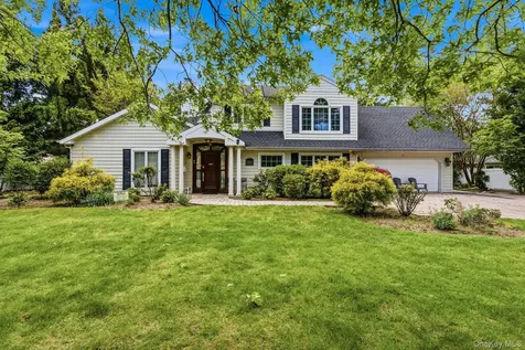 18 Sherwood Lane Roslyn Heights NY 11577