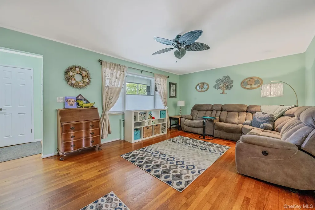 535 Kime Avenue West Islip NY 11795