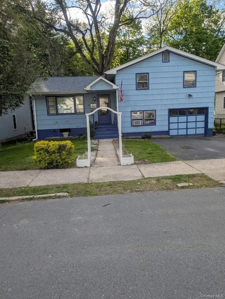 44 Commonwealth Avenue Middletown NY 10940