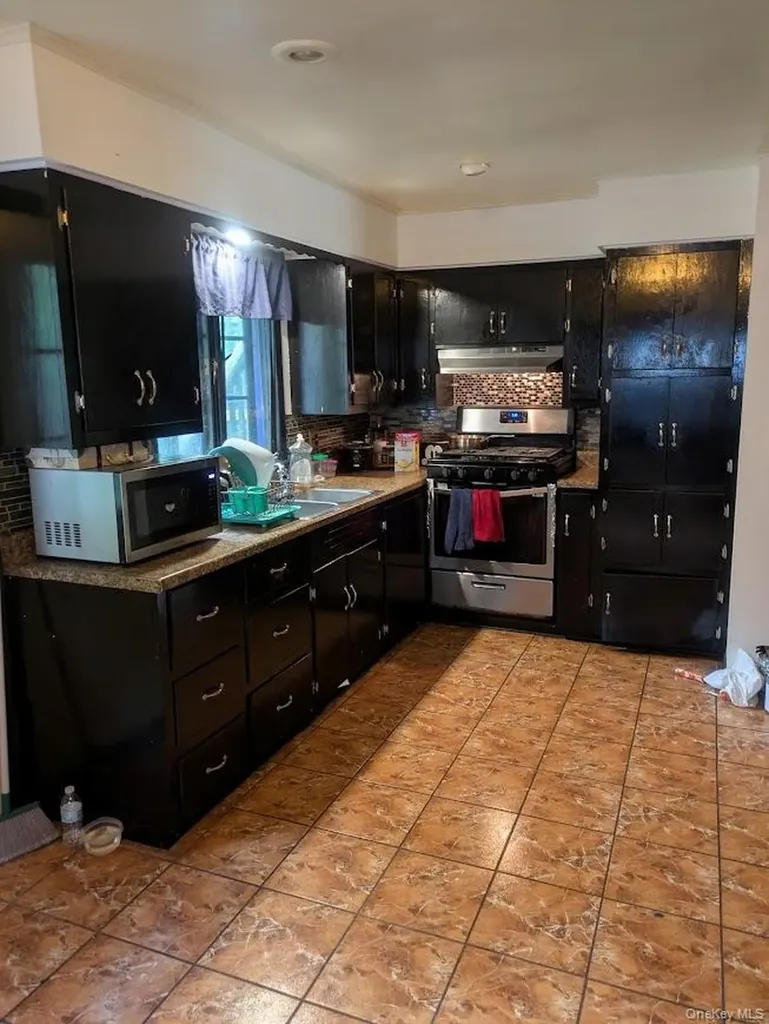 44 Commonwealth Avenue Middletown NY 10940