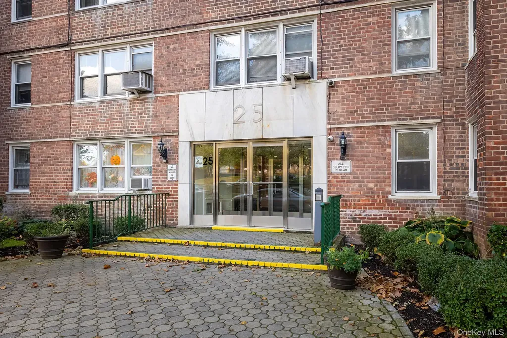 25 Knolls Crescent Bronx NY 10463