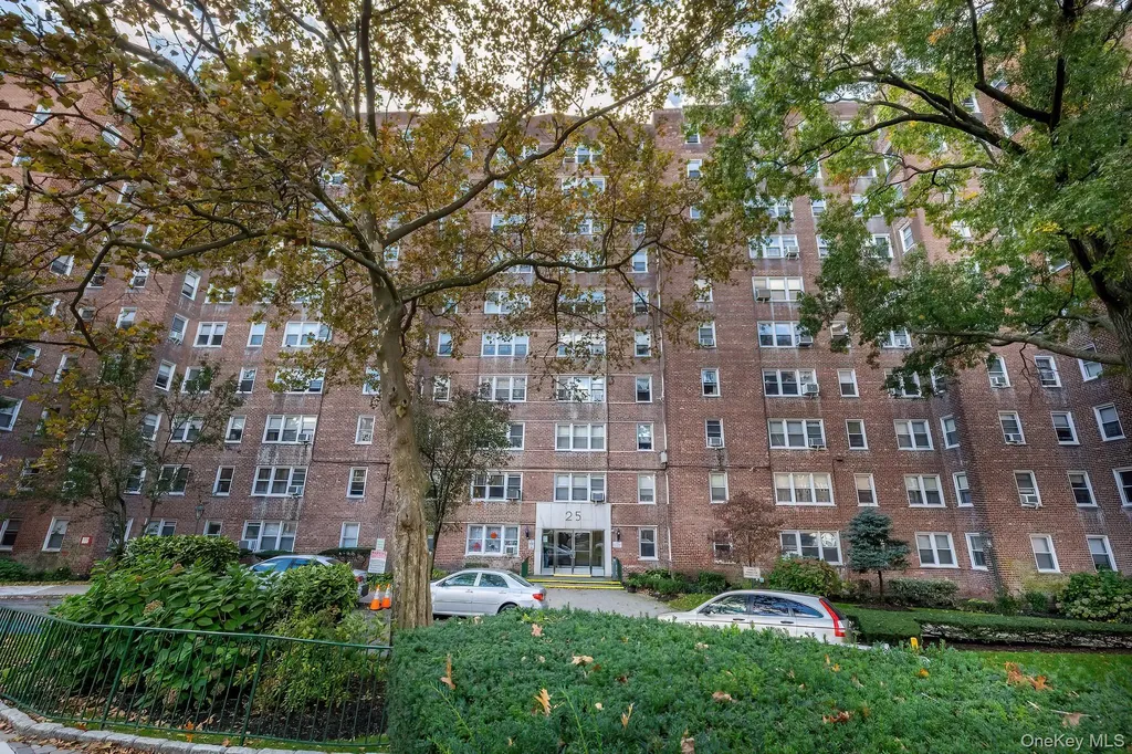 25 Knolls Crescent Bronx NY 10463