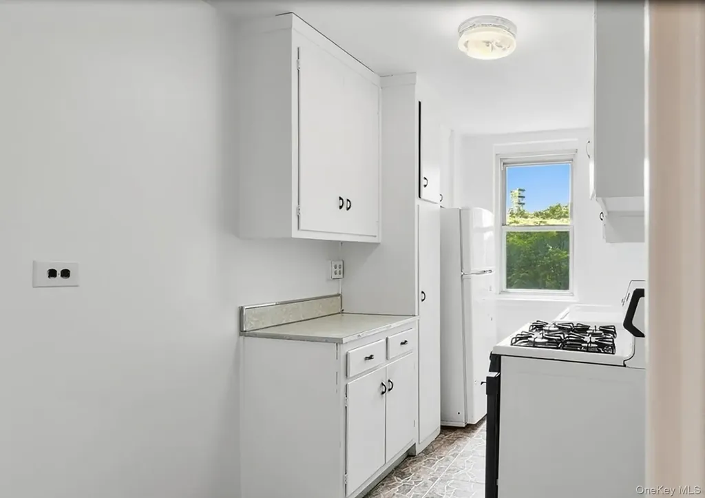 25 Knolls Crescent Bronx NY 10463