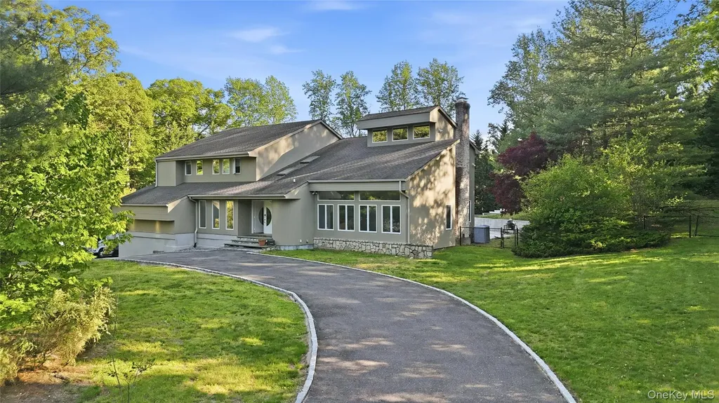 31 Sherwood Gate Oyster Bay NY 11771