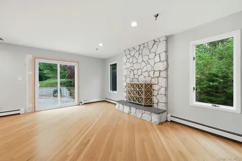 31 Sherwood Gate Oyster Bay NY 11771