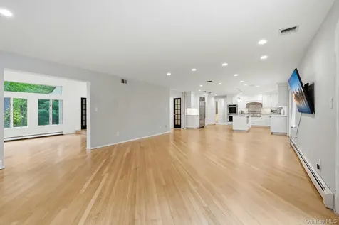 31 Sherwood Gate Oyster Bay NY 11771