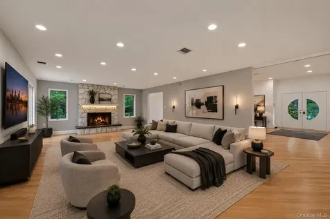 31 Sherwood Gate Oyster Bay NY 11771