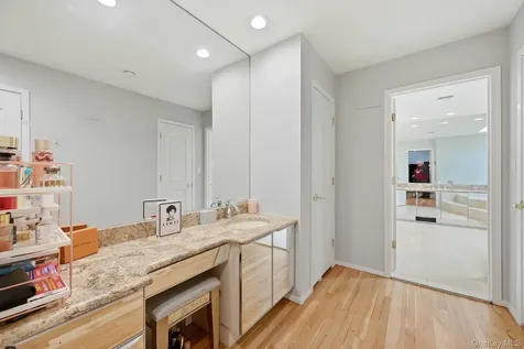 31 Sherwood Gate Oyster Bay NY 11771