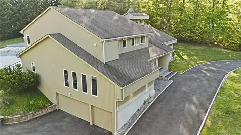 31 Sherwood Gate Oyster Bay NY 11771