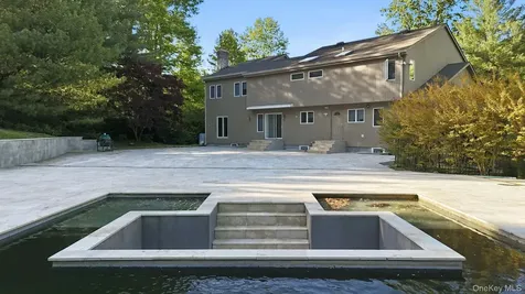 31 Sherwood Gate Oyster Bay NY 11771