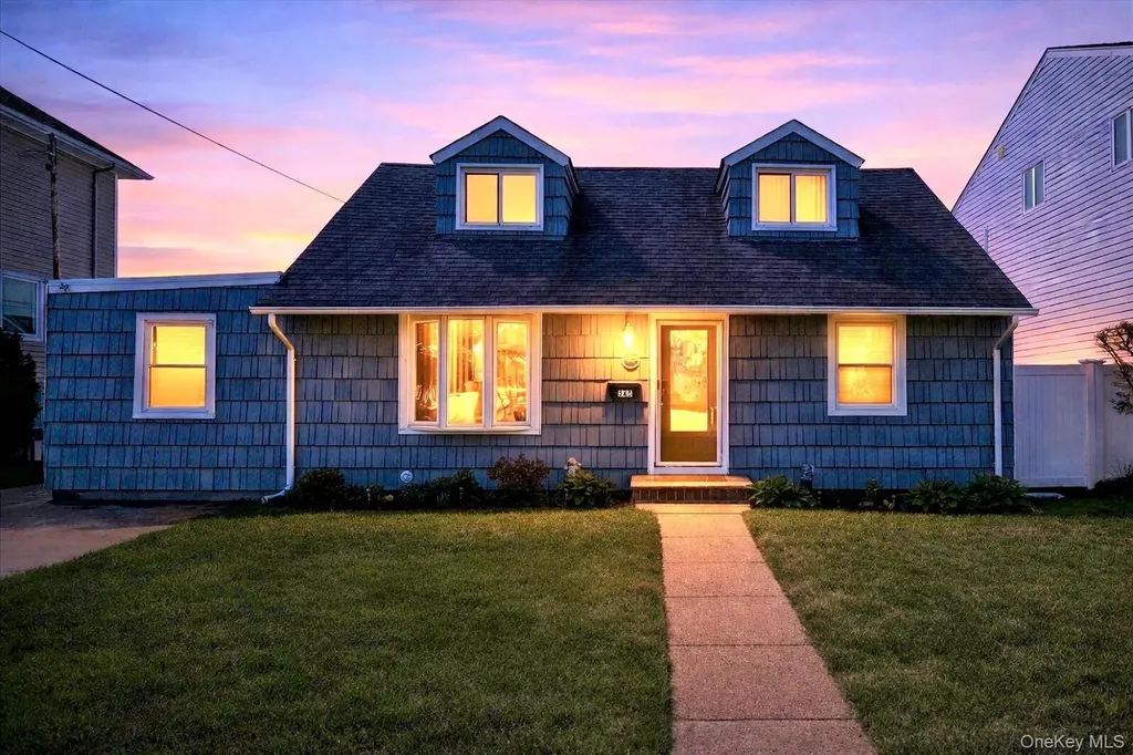 265 W Windsor Parkway Oceanside NY 11572