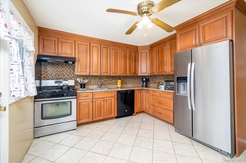 265 W Windsor Parkway Oceanside NY 11572