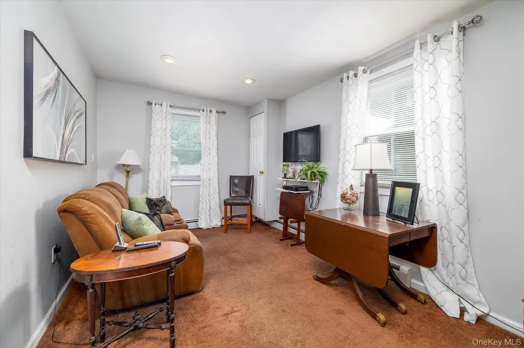 265 W Windsor Parkway Oceanside NY 11572