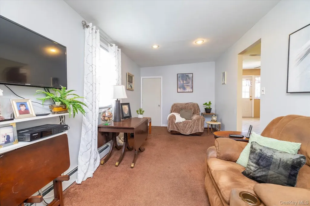 265 W Windsor Parkway Oceanside NY 11572