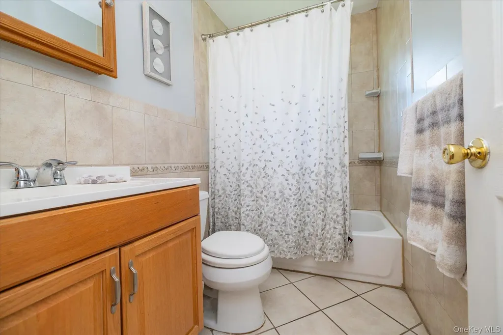 265 W Windsor Parkway Oceanside NY 11572