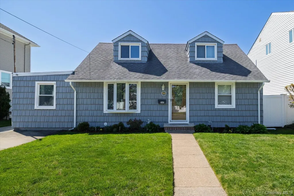 265 W Windsor Parkway Oceanside NY 11572