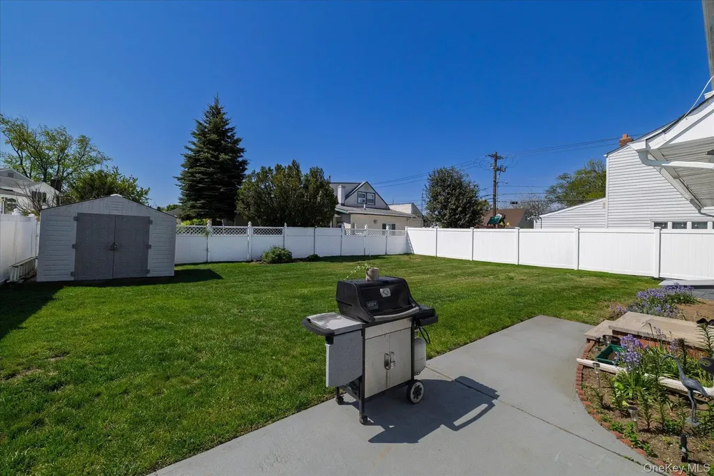 265 W Windsor Parkway Oceanside NY 11572