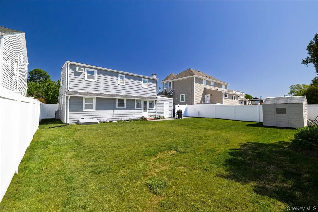 265 W Windsor Parkway Oceanside NY 11572