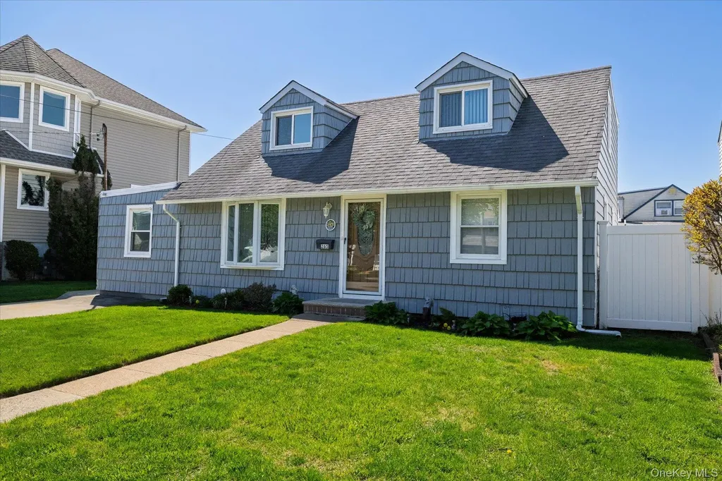 265 W Windsor Parkway Oceanside NY 11572