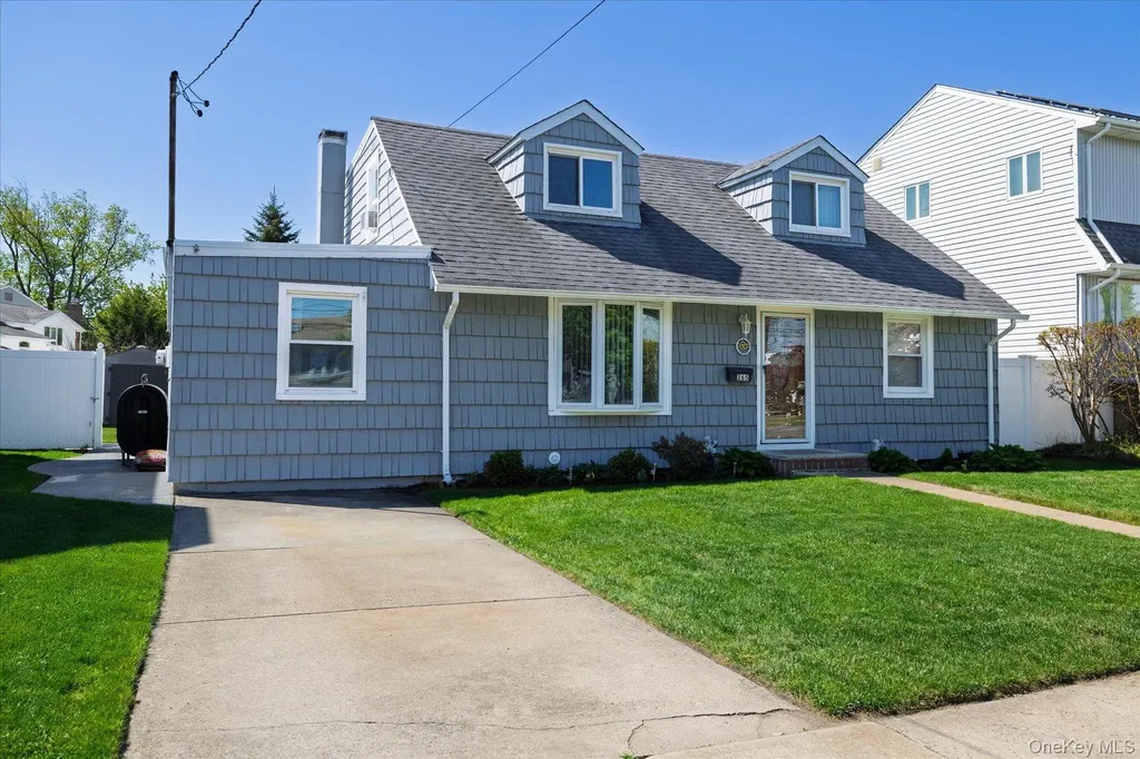 265 W Windsor Parkway Oceanside NY 11572