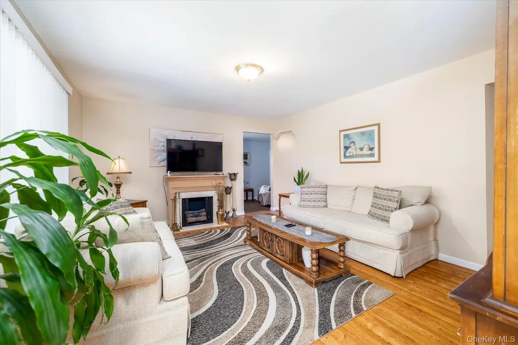 265 W Windsor Parkway Oceanside NY 11572
