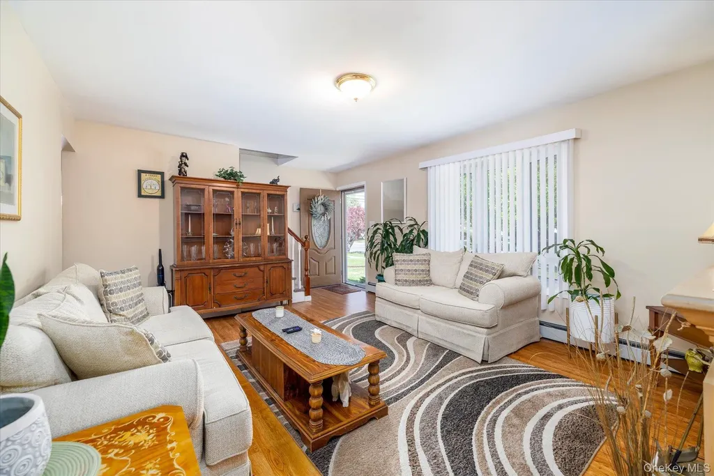 265 W Windsor Parkway Oceanside NY 11572