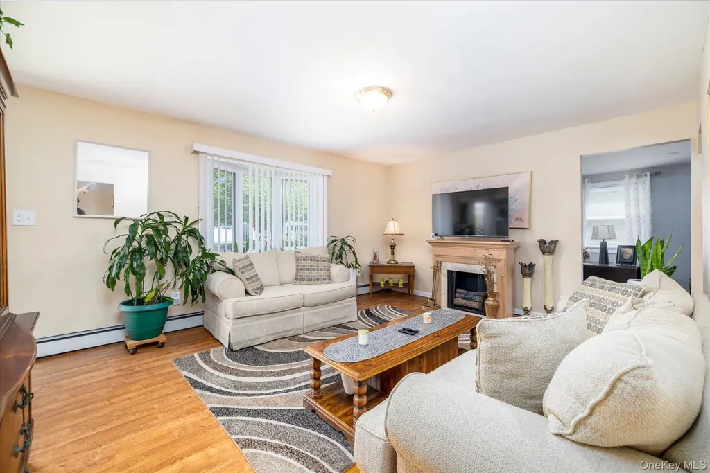 265 W Windsor Parkway Oceanside NY 11572